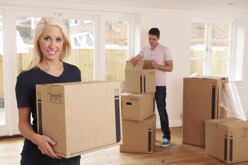Moving boxes and storage planning for removals in Leavesgreen