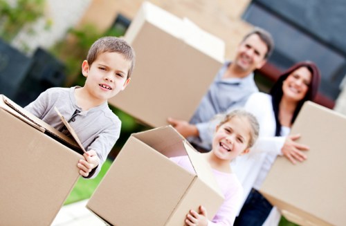 Household moving and storage options in Leavesgreen